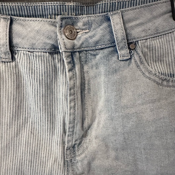 Rewash light denim shorts size 9 😀 - Picture 6 of 9